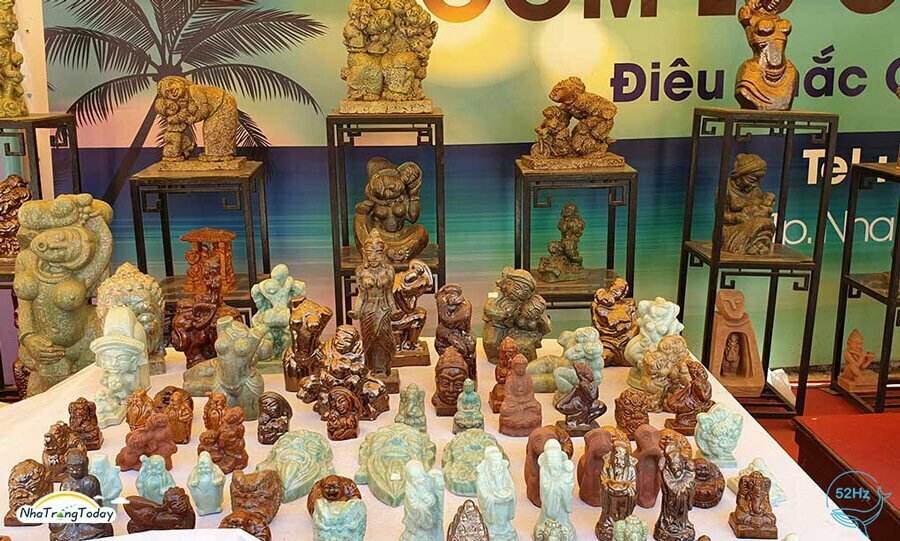 Phòng trưng bày tranh tại bảo tàng Khánh Hòa