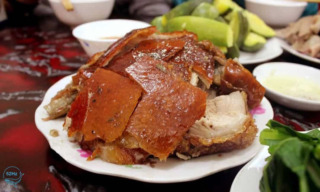 Đừng quên trải nghiệm món lợn cắp nách Sapa khi du lịch tại khu vực nhà thờ Đá Sapa