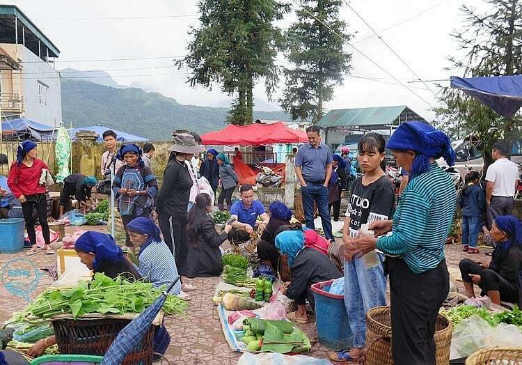 Những trải nghiệm độc đáo tại chợ phiên trong du lịch Y Tý