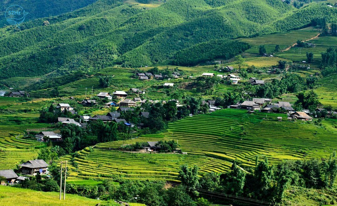 Chiêm ngưỡng núi rừng với những ngôi nhà cổ