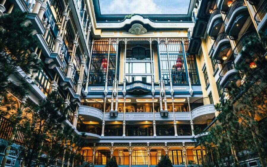 Khung cảnh nguy nga tráng lệ trong tòa Sun Plaza Sapa