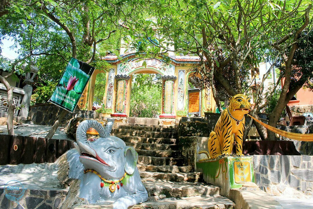 Không gian kiến trúc xung quanh chùa Cổ Thạch