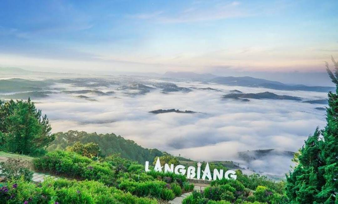 Tour trekking Đà Lạt chỉnh phục đỉnh Lang Biang, bạn đã thử?