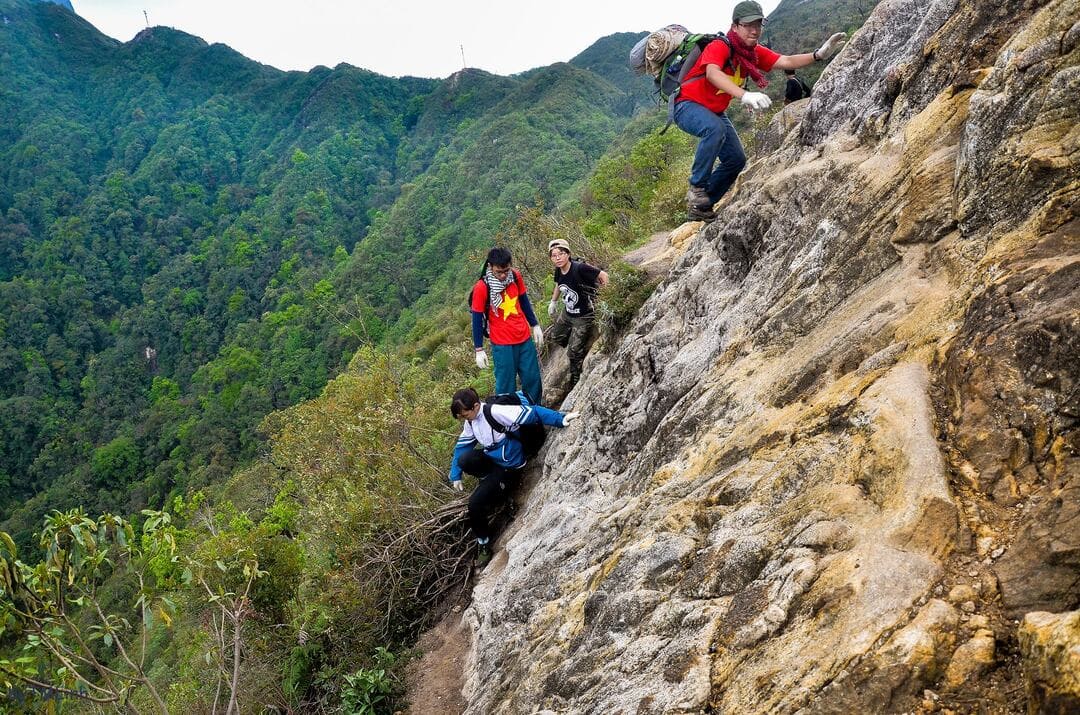 Hành trình chinh phục đỉnh Fansipan đầy thử thách