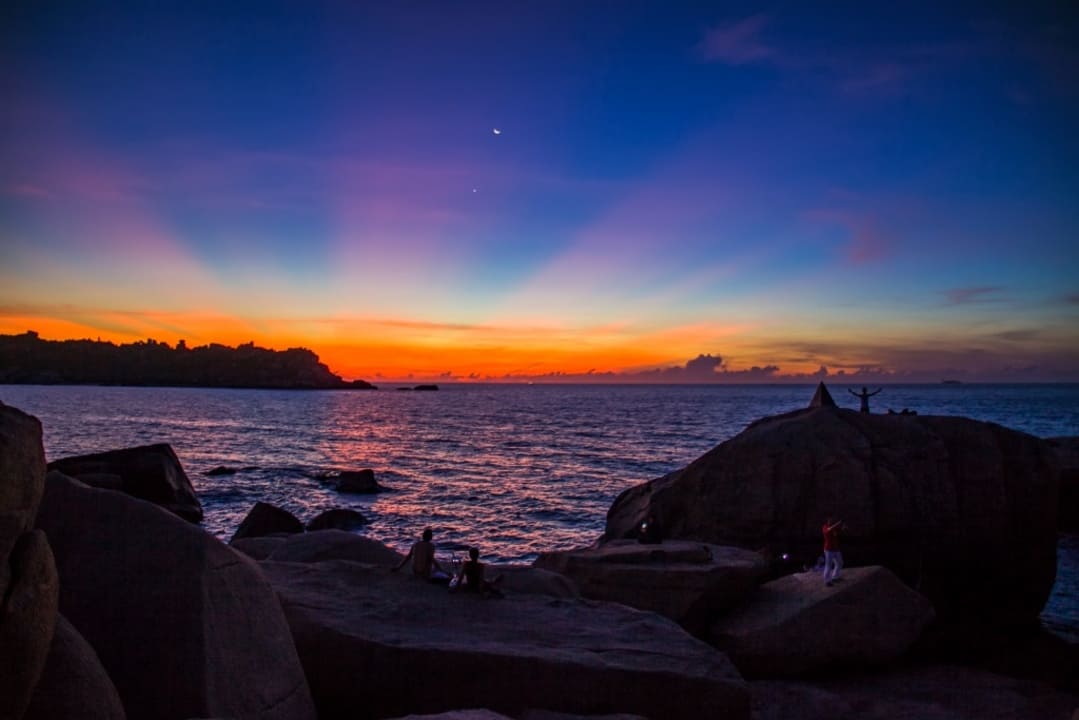 Ngắm hoàng hôn tại cực Đông cực chill
