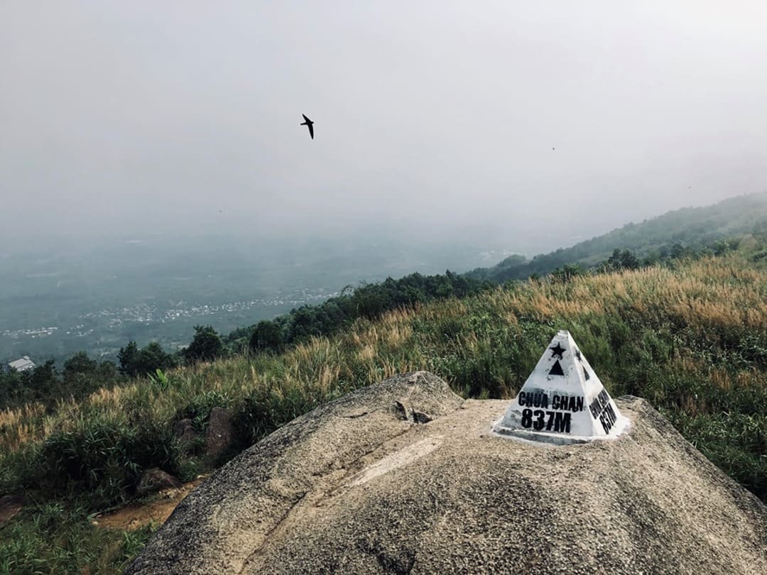 Núi chứa chan cũng là một trong những địa điểm trekking gần Sài Gòn được nhiều người lựa chọn