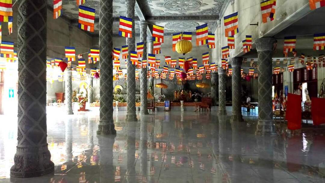 Không gian bên trong Sala chùa Sóc Lớn Bình Phước