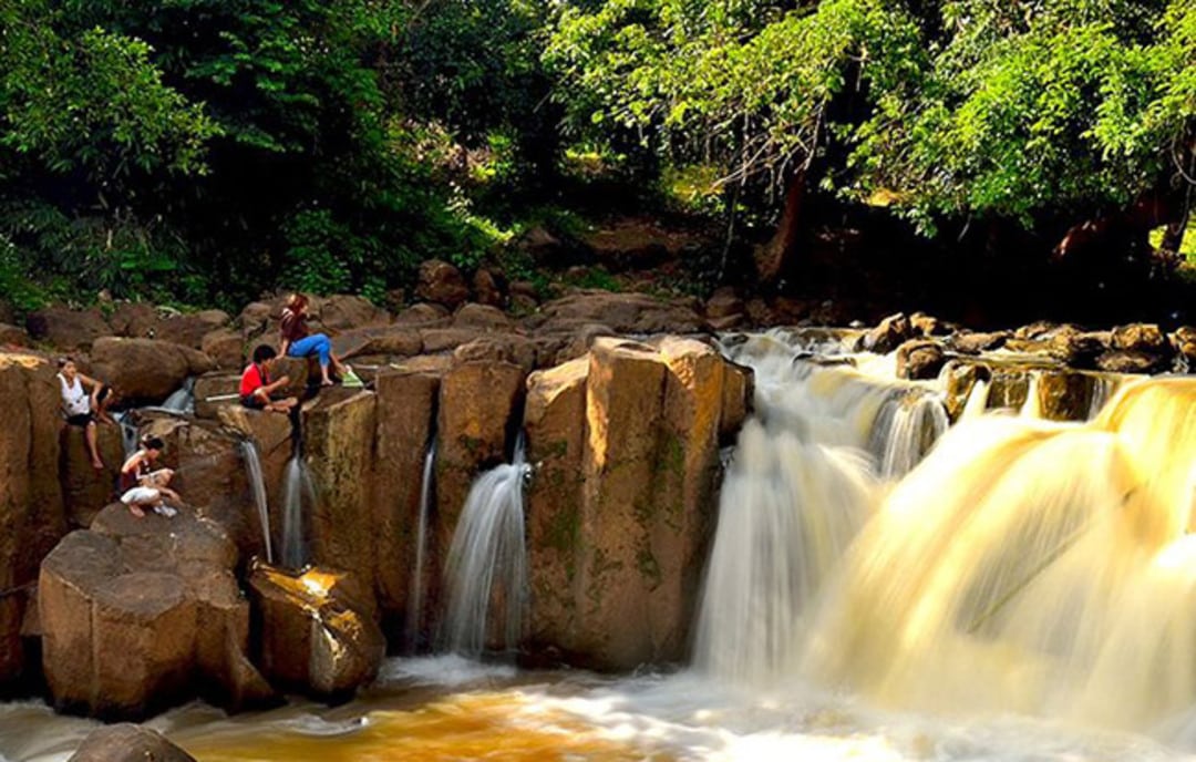 Hồ Suối Lam nằm tại huyện Đồng Phú, Bình Phước, cách thị xã Đồng Xoài 10km.