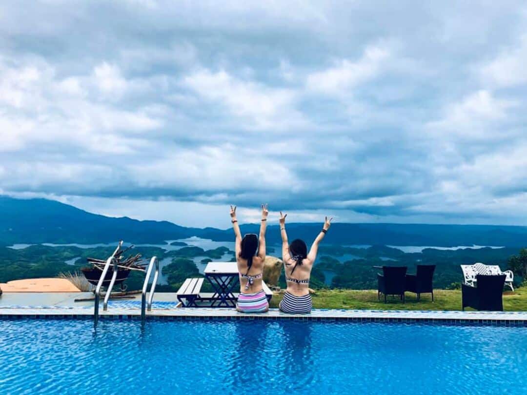 Hồ bơi rộng rãi cùng view check in cực đỉnh
