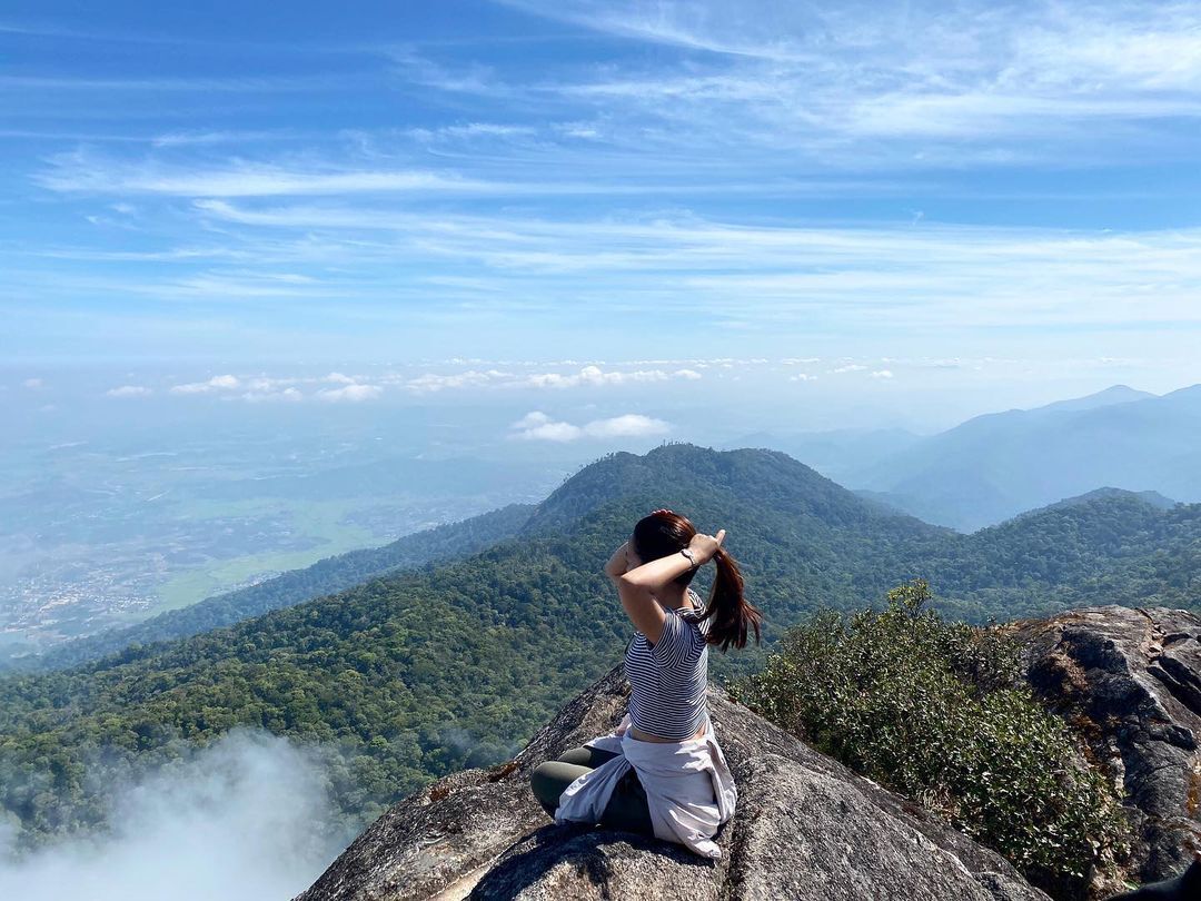 Trekking núi Bà Rá là trải nghiệm không thể bỏ qua khi đến hồ thủy điện Thác Mơ Bình Phước