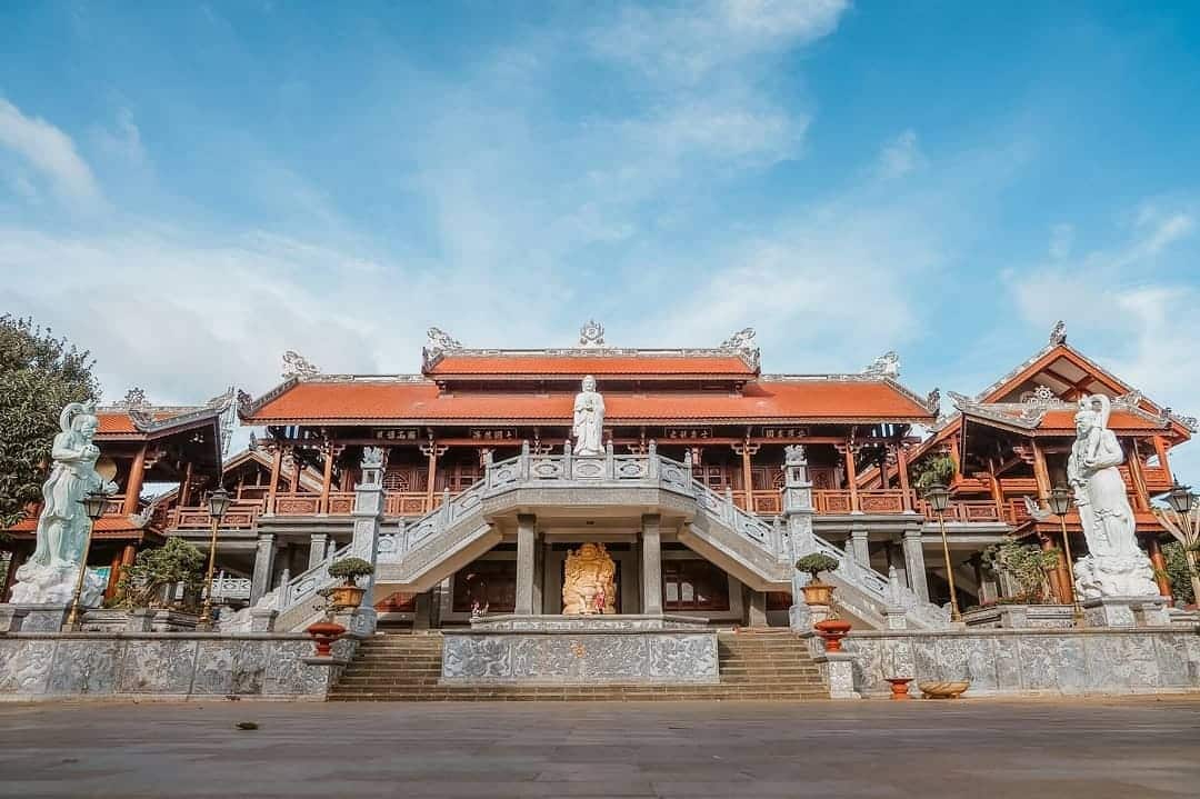 Chùa Sắc tứ Khải Đoan - ngôi chùa lớn nhất ở tour Buôn Ma Thuột