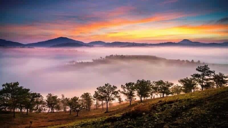 Trekking là một trong những hoạt động được rất nhiều người yêu thích khi đến với Núi Hòn Bồ Đà Lạt